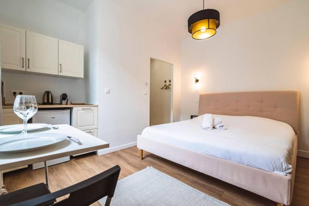 Pink, Appartement En Plein Coeur De Reims Exterior foto